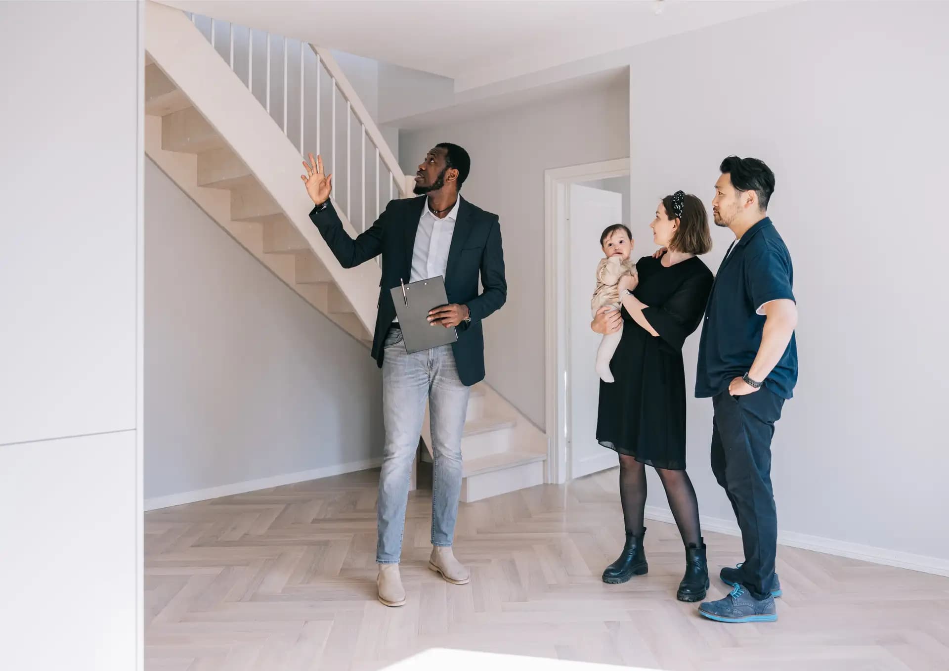 Agent immobilier en visite